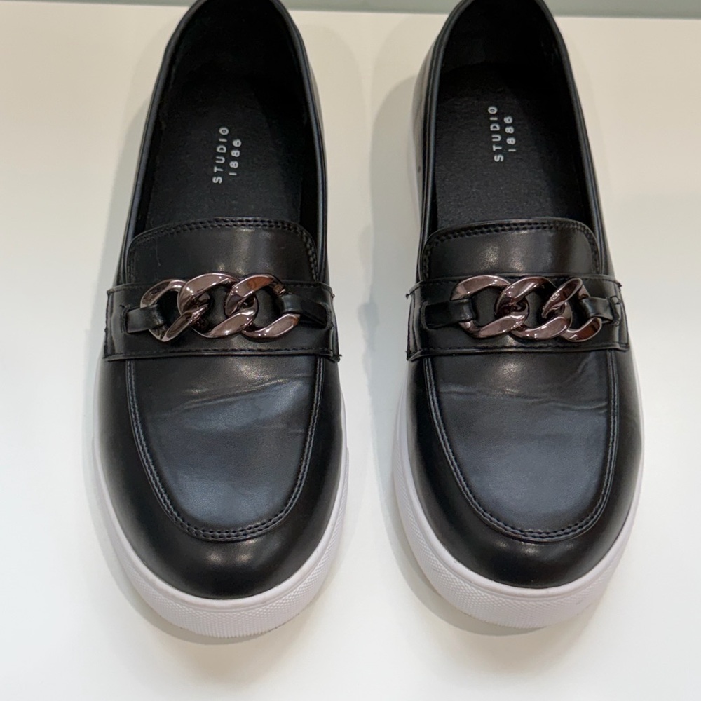 STUDIO Black Womens Loafers with Chain Detail Urban Chic Cushion Edgy Shoes Sz 8